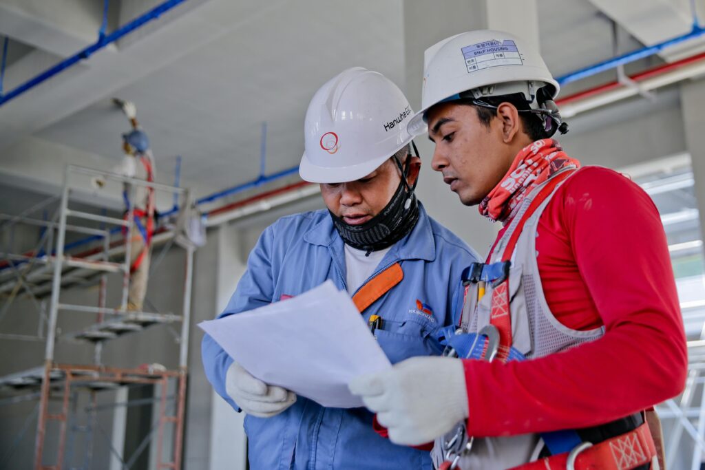 How Large Contractors and SME Builders Manage Snags